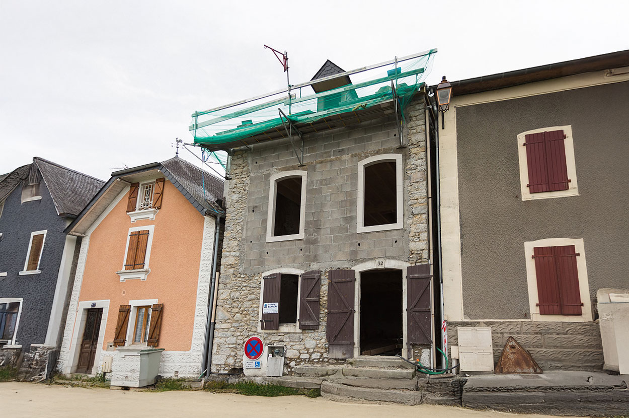 Construction maison individuelle Oloron, Maçonnerie Oloron, Menuiserie Oloron, Plaquiste Oloron, Rénovation maison Oloron